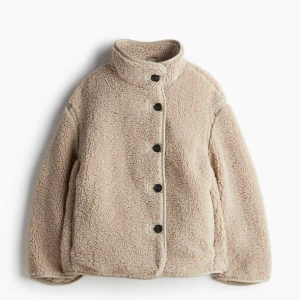 Beige teddyjacka med knappar - SUPER snygg populär jacka på hm❤️