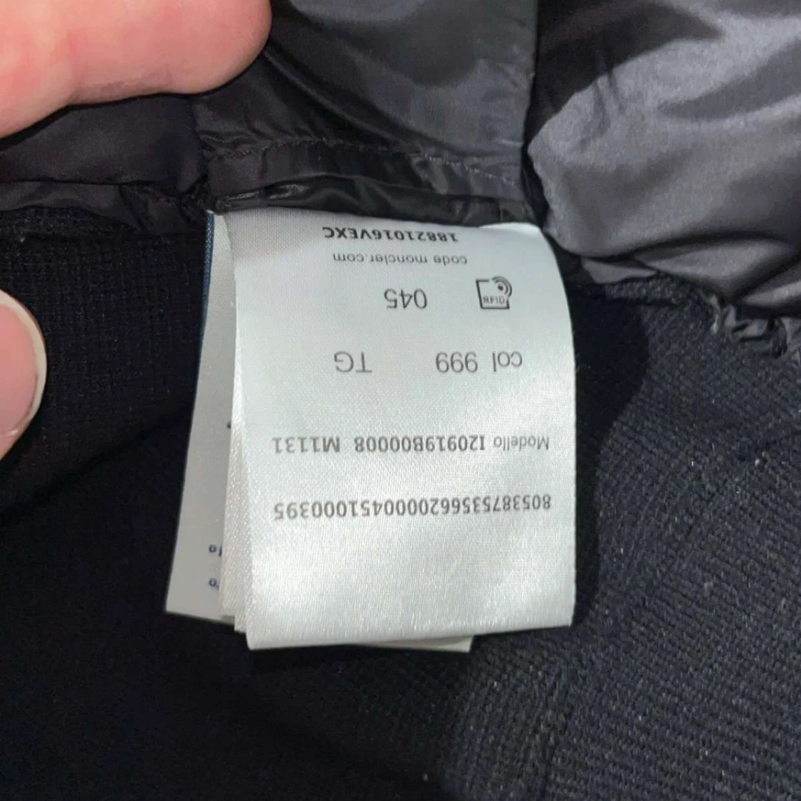 Svart pufferjacka från Moncler - 3