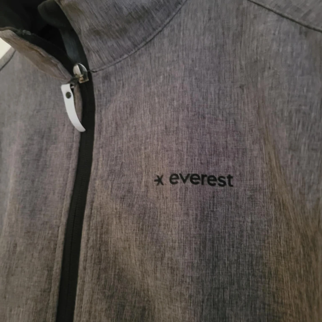 Grå jacka från Everest - 1