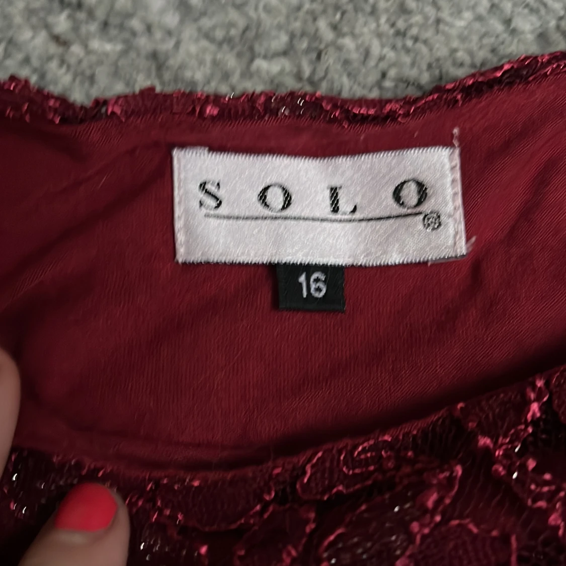 Vinröd spetsblus från SOLO - 1