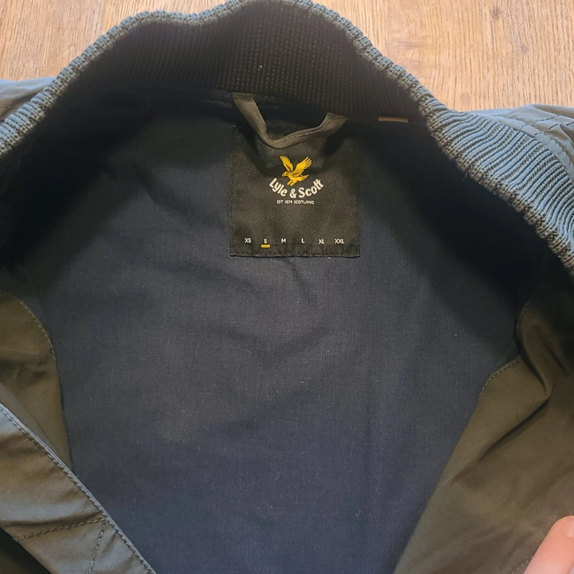 Grön bomberjacka från Lyle & Scott - 1