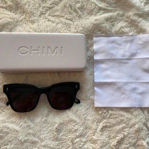 Chimi solglasögon  - Superfina Chimis som tyvärr inte kommer till användning❤️❤️                                                                           Modell:005                                                                               Färg:Berry