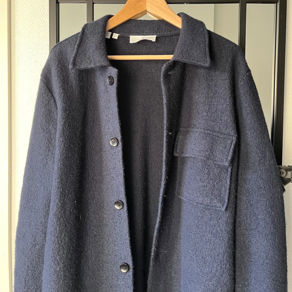 Mörkblå stickad overshirt