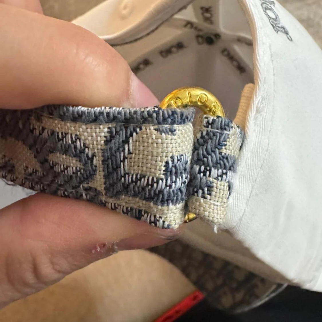 Vit och mönstrad keps från Dior - 4