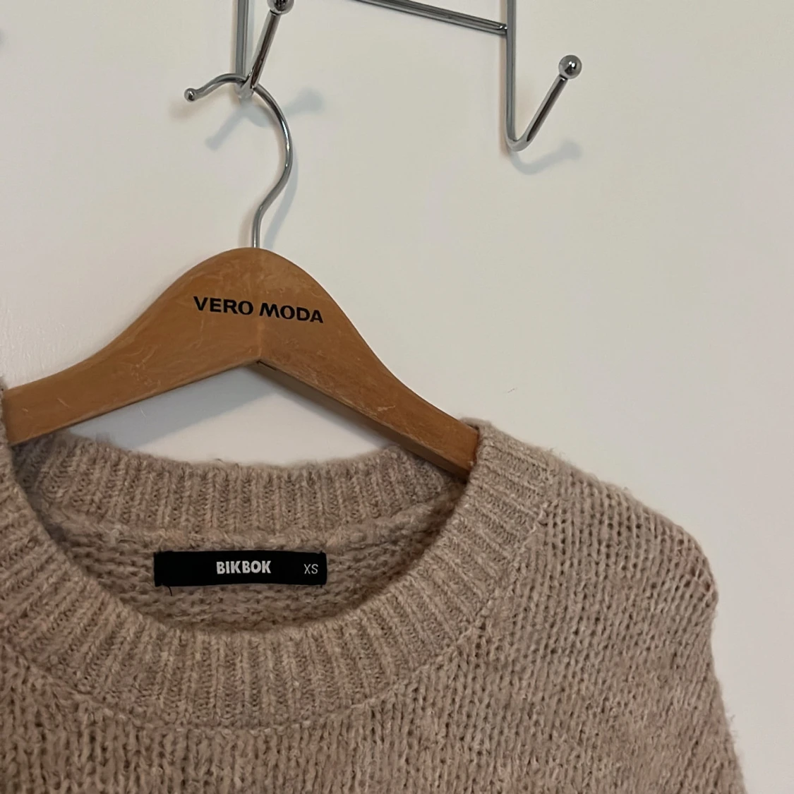 Beige stickad tröja från Bik Bok - 1