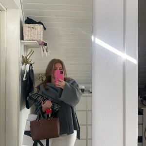 Zara jacka  - Säljer denna jätte snygga jackan från Zara, säljer då den inte kommer till användning❤️Storlek S/M