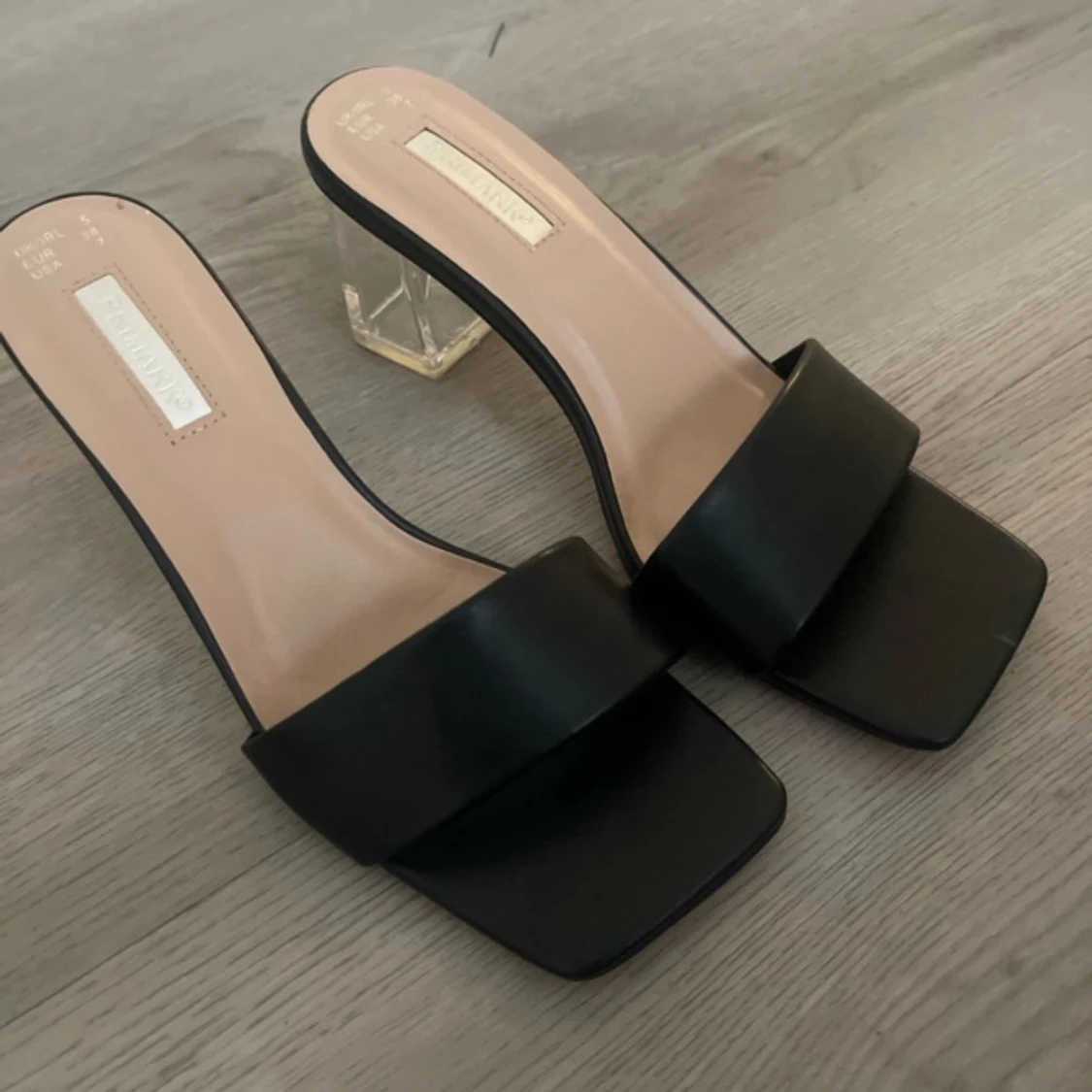 Svarta klackskor med transparent klack - 1
