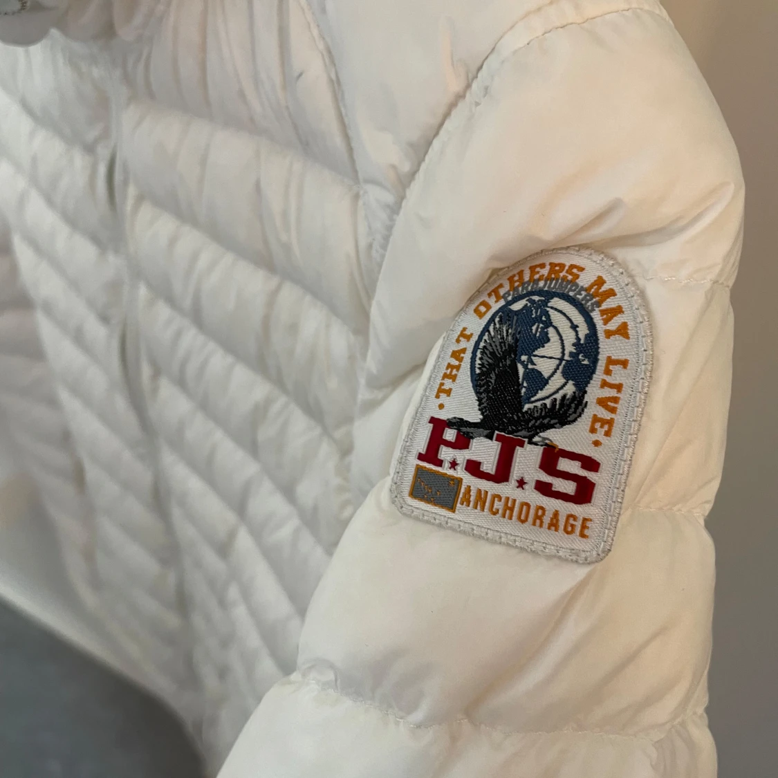 Vit dunjacka från Parajumpers - 2