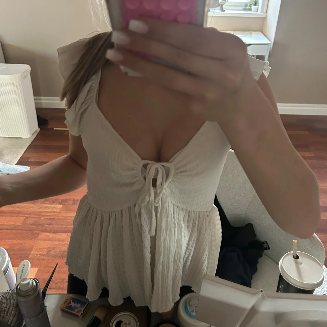 Vit blus med knytning - 1