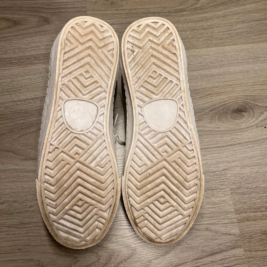 Glittriga sneakers från Next - 4