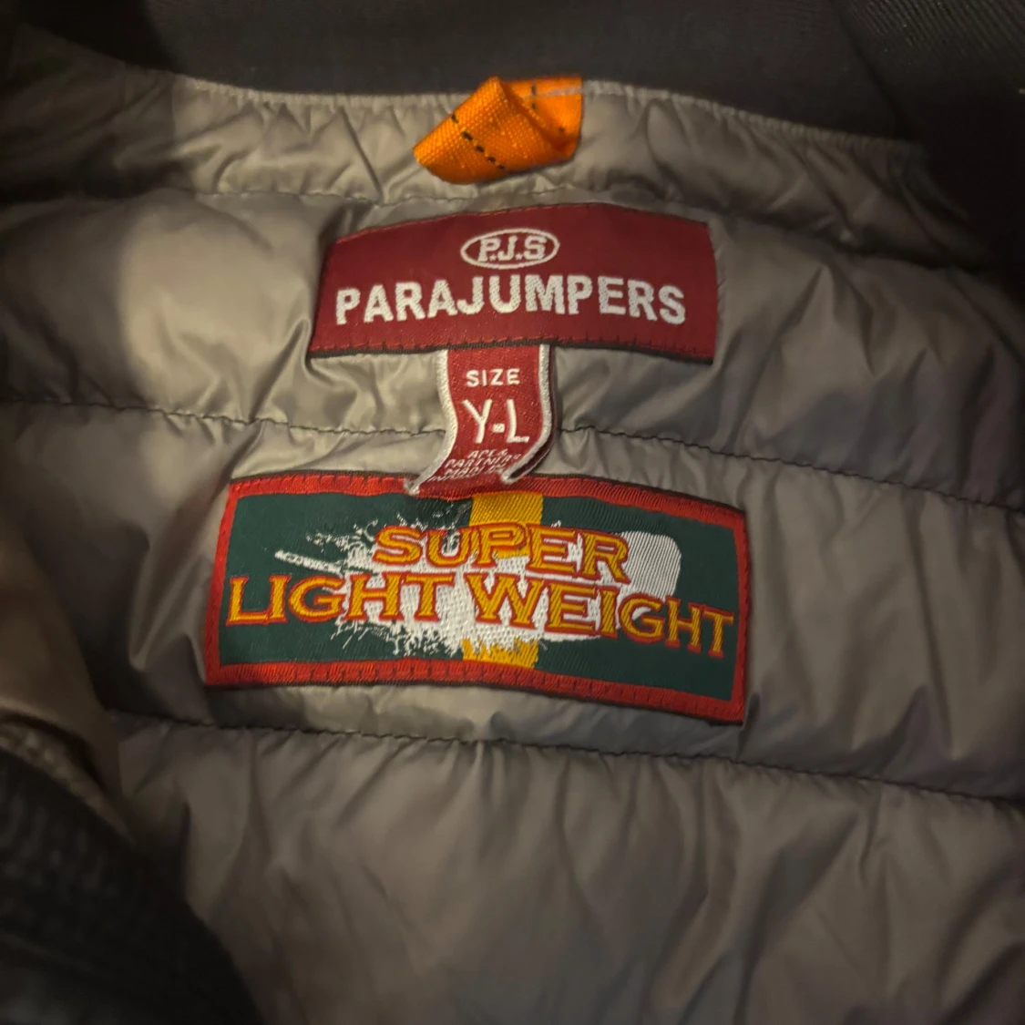 Svart dunväst från Parajumpers - 2