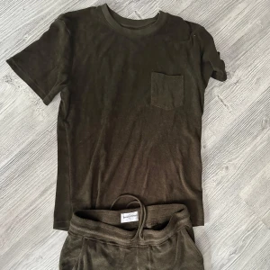 Olivgrön Bread and Boxers Set!  - Ett helt oanvänt set från bread and boxers! Nypris 1800 mitt pris 1200