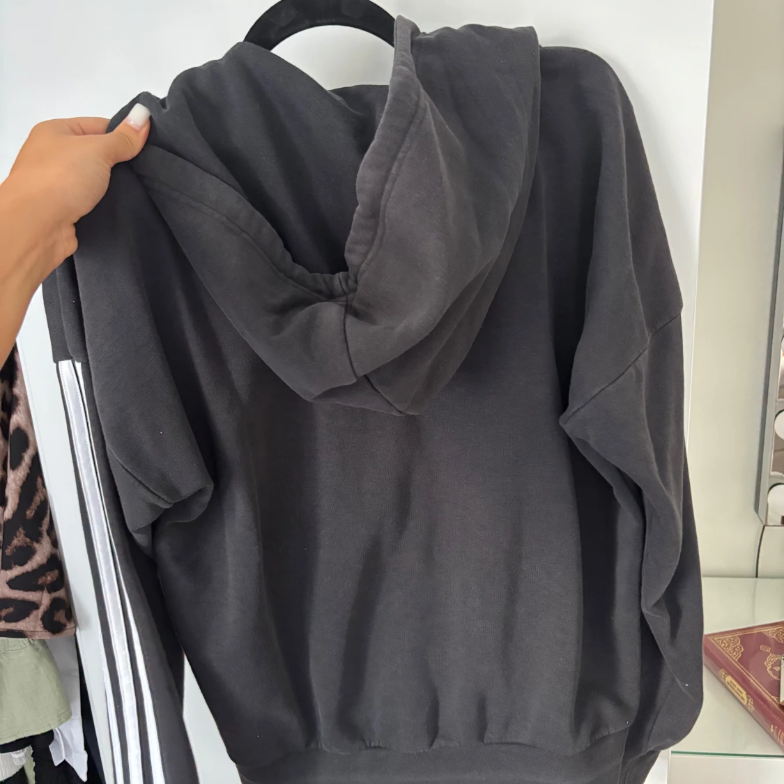 Svart Adidas hoodie med dragkedja - 2