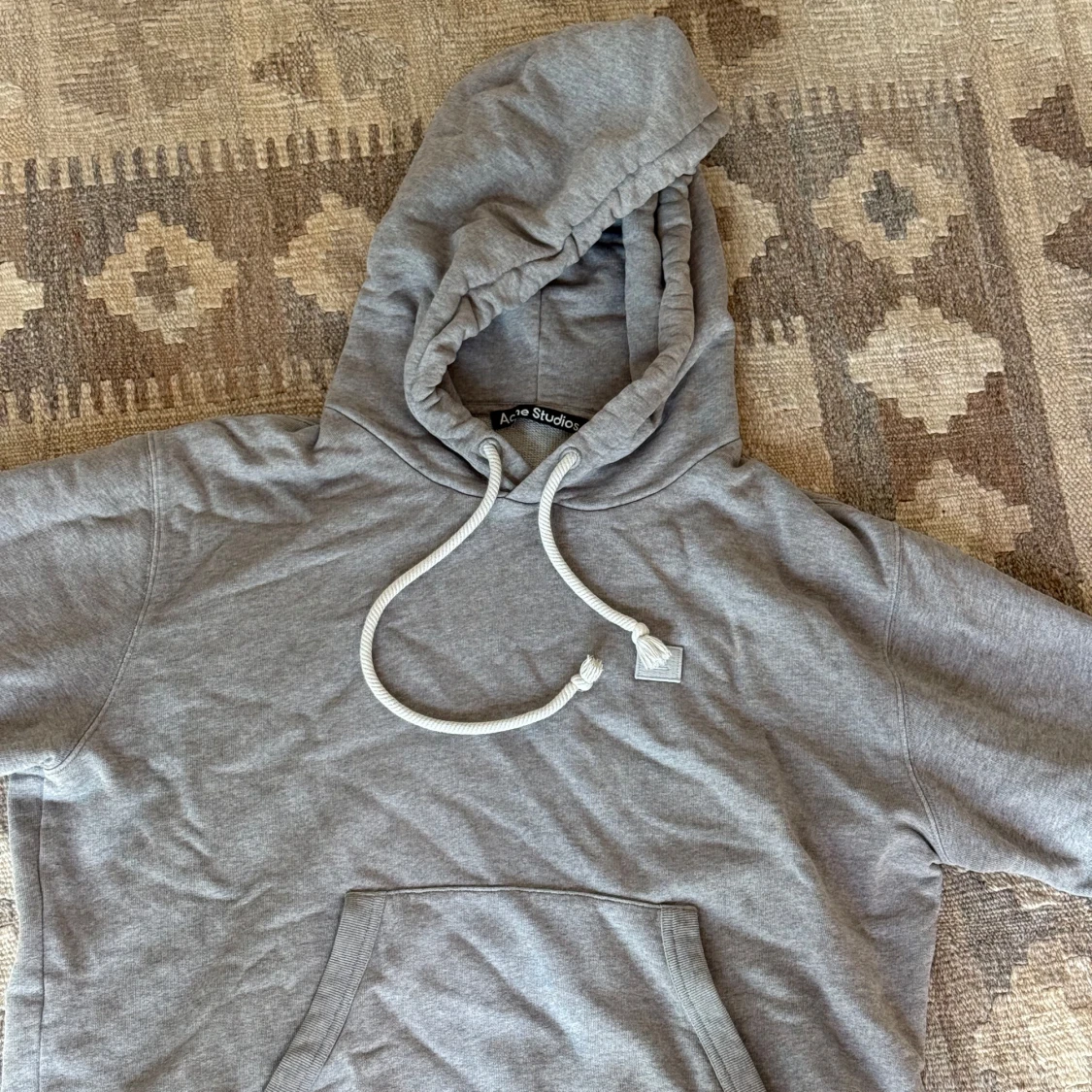 Grå hoodie från Acne Studios - 1