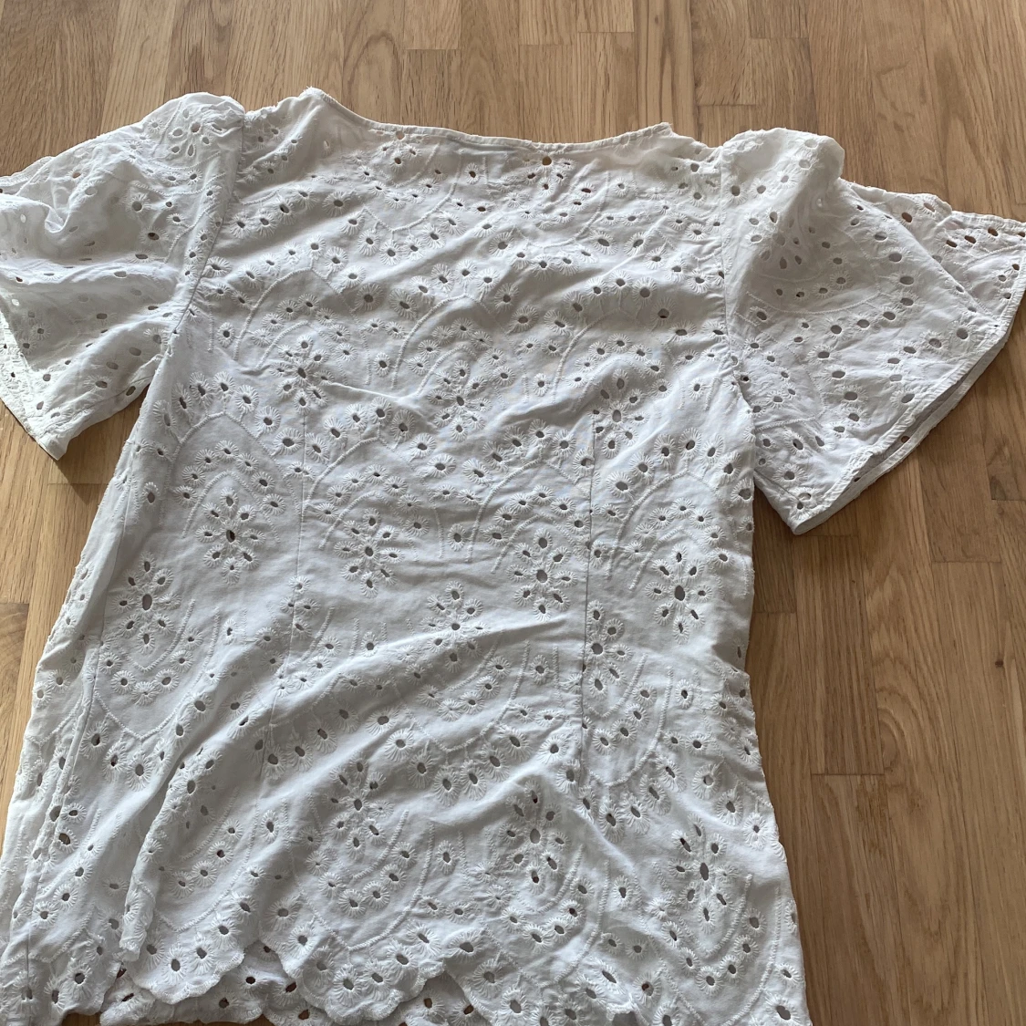 Vit broderad blus från Massimo Dutti - 1