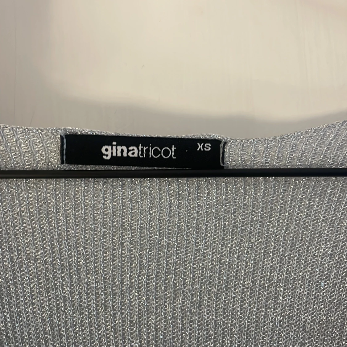 Glittrig silverklänning Gina Tricot XS - 3