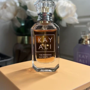 Kayali The Wedding Silk Santal - 10ml flaska, testad en sprej tyvärr passade doften inte mig, kartong finns