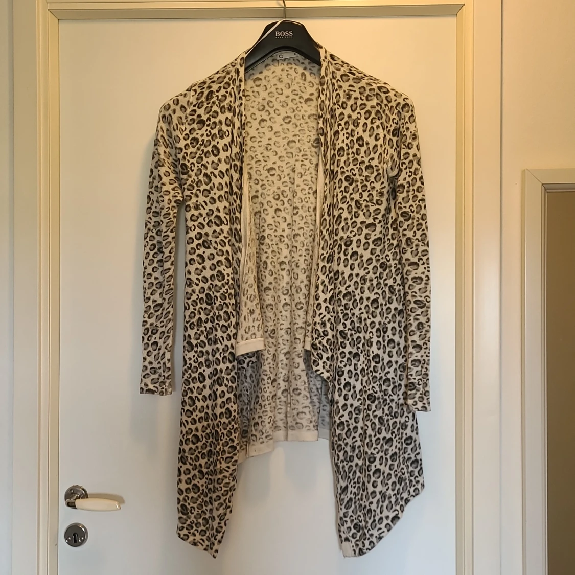 Leopardmönstrad kofta från C, stl S