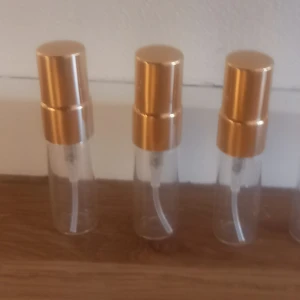 Lush splitpaket  - Välj 3 stycken 3 ml. Dessa dofter finns: Vanillary, Avocado co-wash, Honey I washed the kids, Sticky dates, Sex bomb, Milky bath, The comforter 