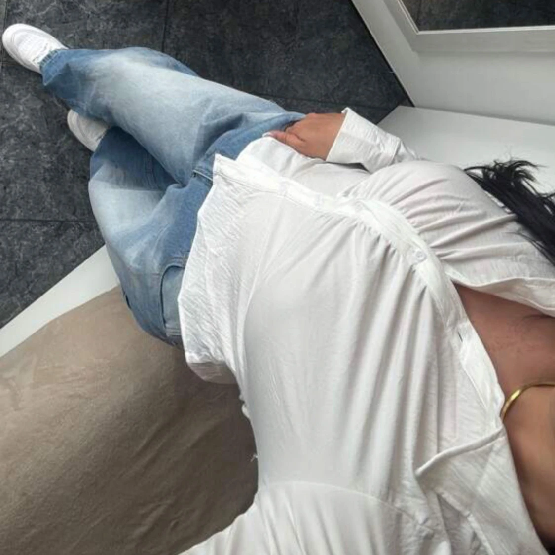 Vit skjorta med rynk framtill - 1