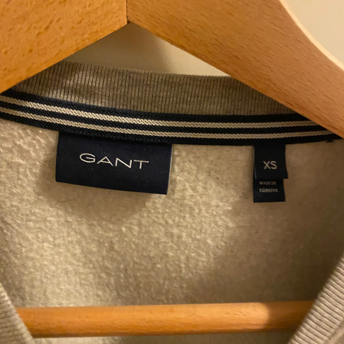 Grå sweatshirt från GANT XS - 1