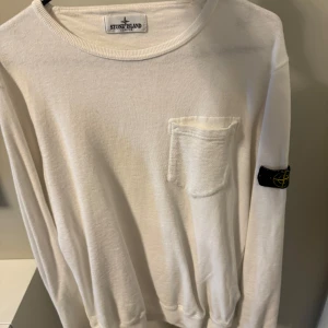 Stone island tröja - Stone island tröja utan några defekter // det är storlek 14 år mer sitter mer som en S, passar folk som är 170-180 allra bäst!