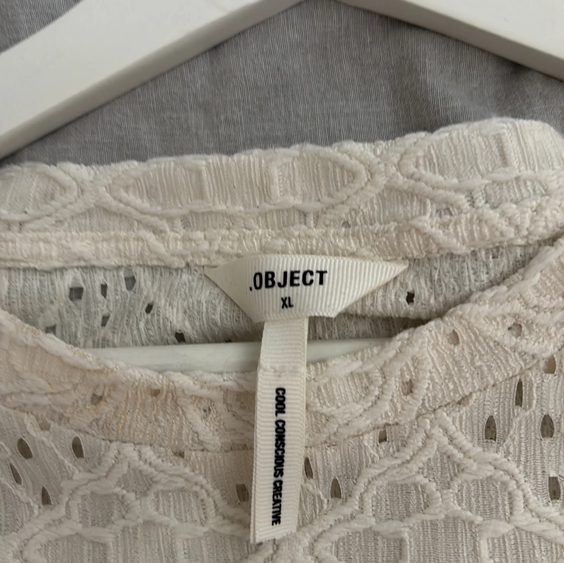 Vit spetsblus från Object, XL - 2