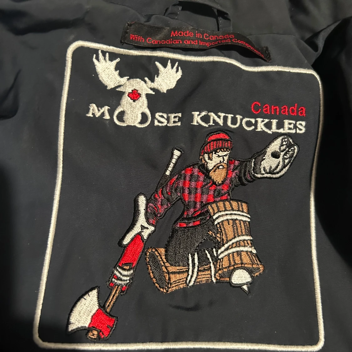 Blå Moose Knuckles dunjacka med pälskant - 1