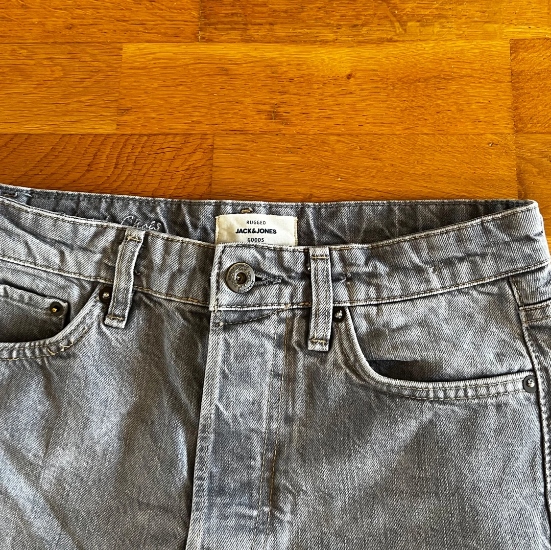 Grå jeans från Jack & Jones custom flared - 2