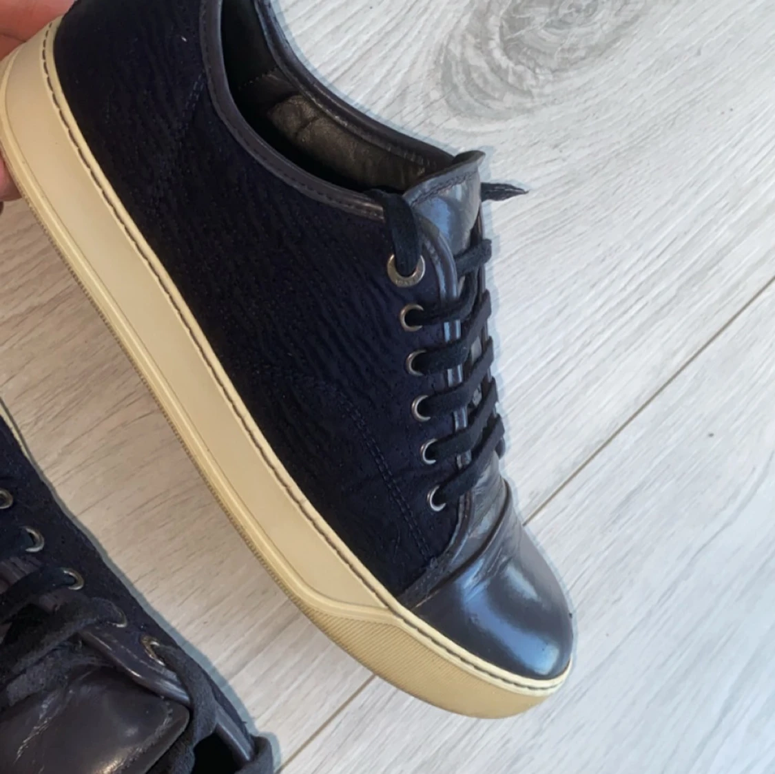 Mörkblå sneakers från Lanvin