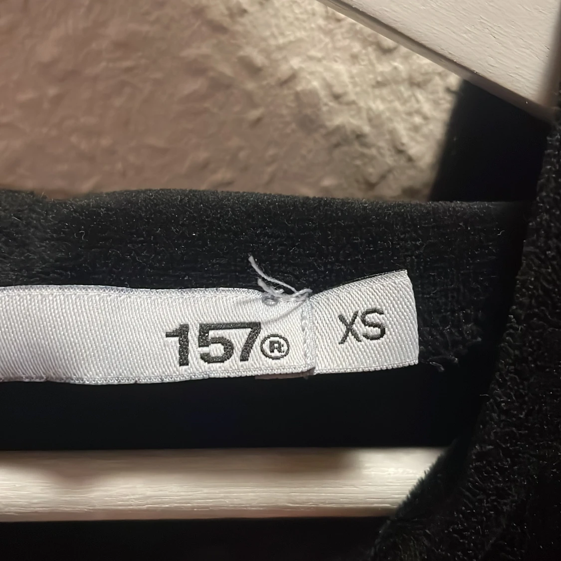 Svart hoodie med dragkedja från 157 - 2