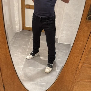 Replay jeans  - Ett par snygga jeans från Replay i storlek W32 L34 i modellen Anbbas 