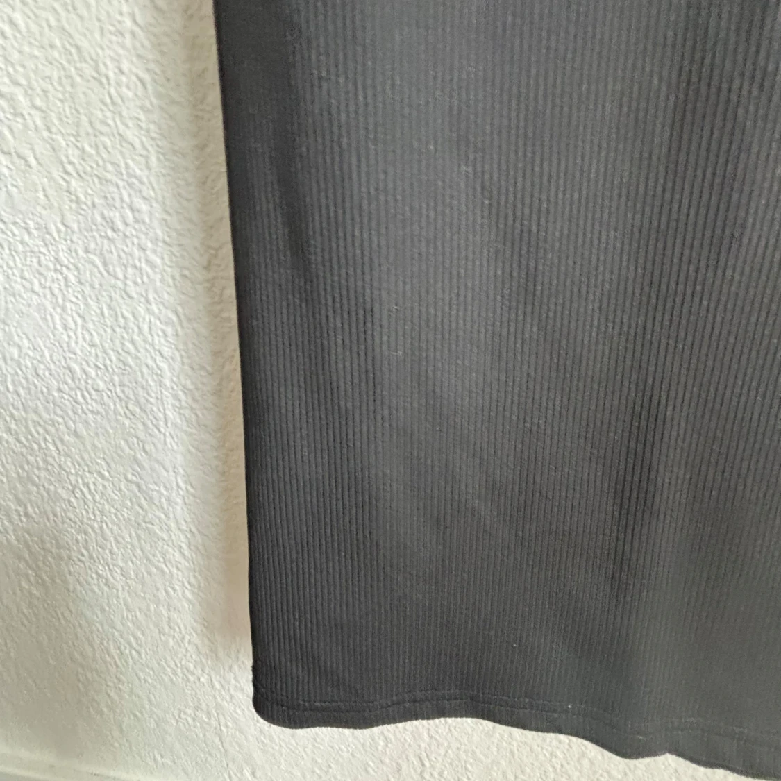 Svart ribbad ärmlös klänning - 4