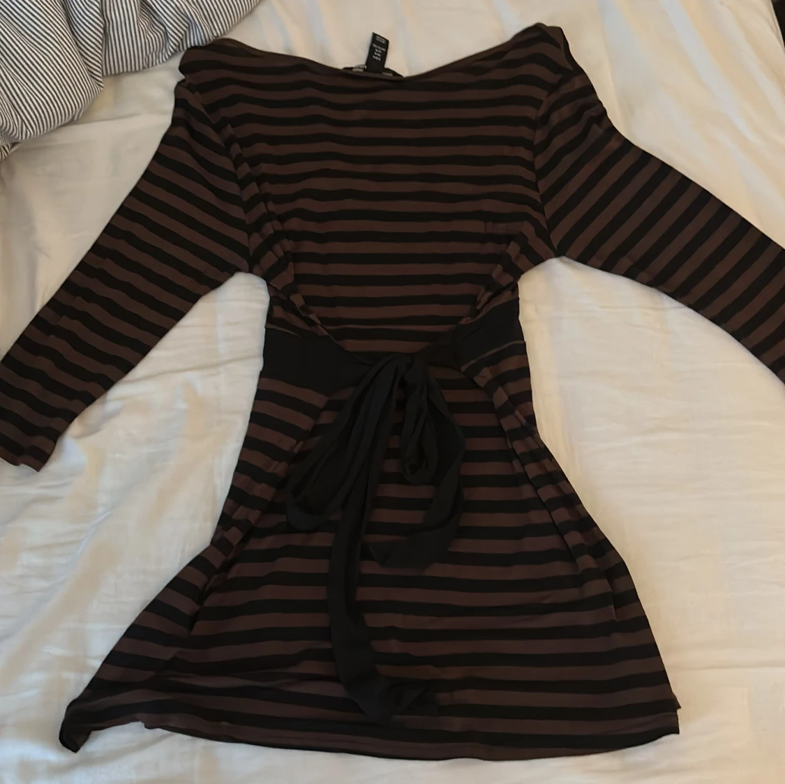 Randig lång tröja från H&M med knyt - 1