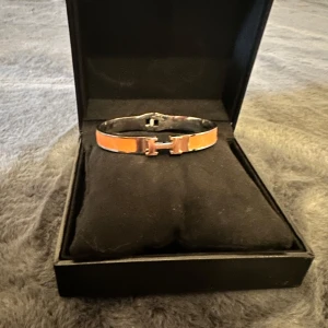 Hermes liknanade armband  - Hermes liknanade armband 