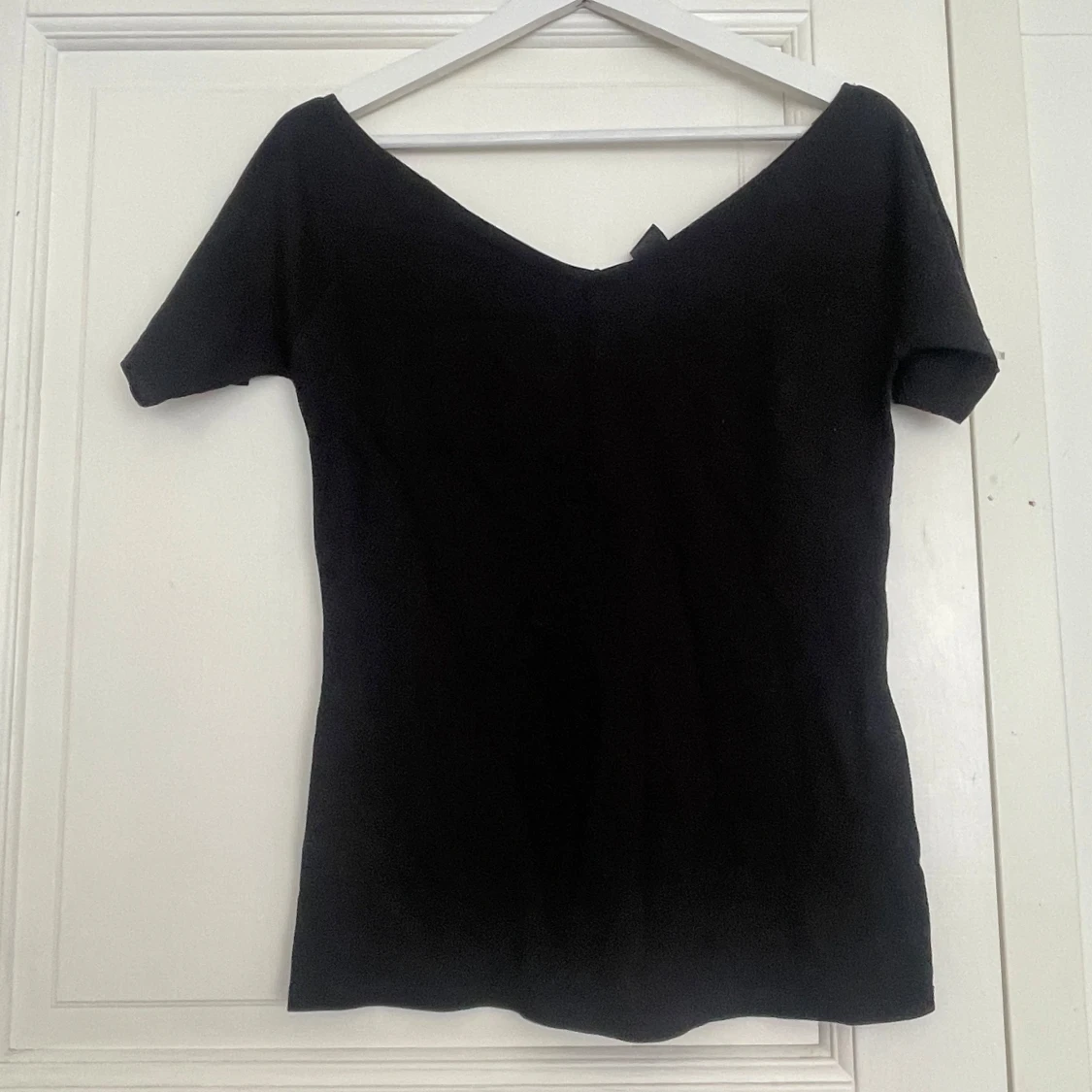 Svart v-ringad topp i bomull M