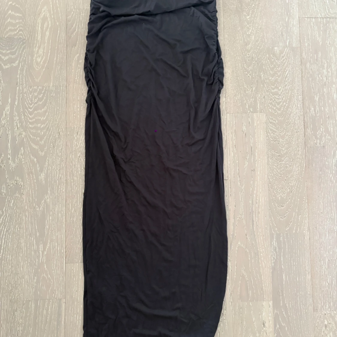 Mörkgrå långkjol i stretchigt tyg - 1