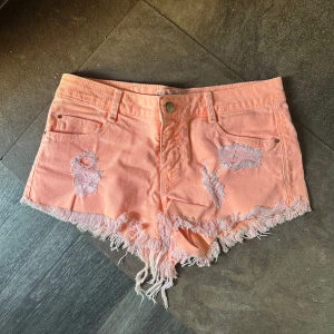 Orange korall jeansshorts  - Storlek 34, gammla från Zara