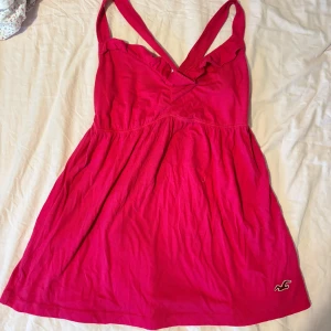 Rosa babydoll topp - Rosa hollister babydoll topp i stl L men har sytt upp banden så passar mer S! ❣️ öppen för prisförslag 