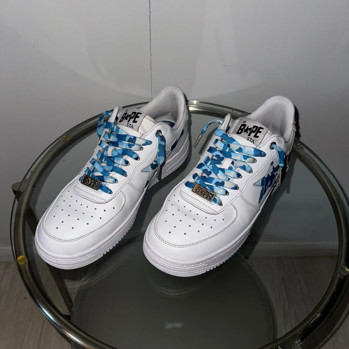 BAPE STA vita sneakers med blå camo - 1