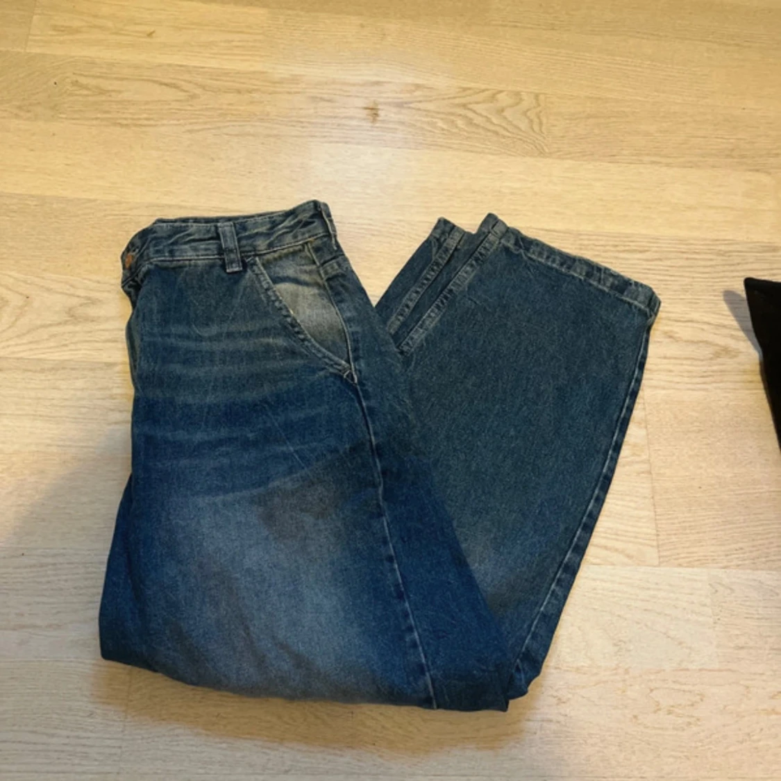 Blå raka jeans med vintagekänsla