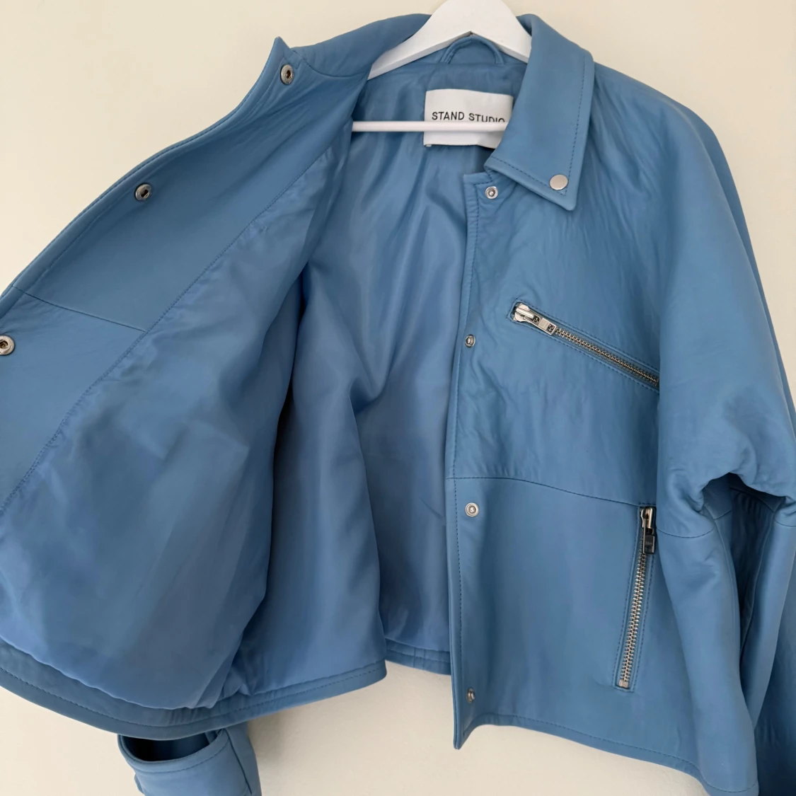 Blå skinnjacka från Stand Studio - 2