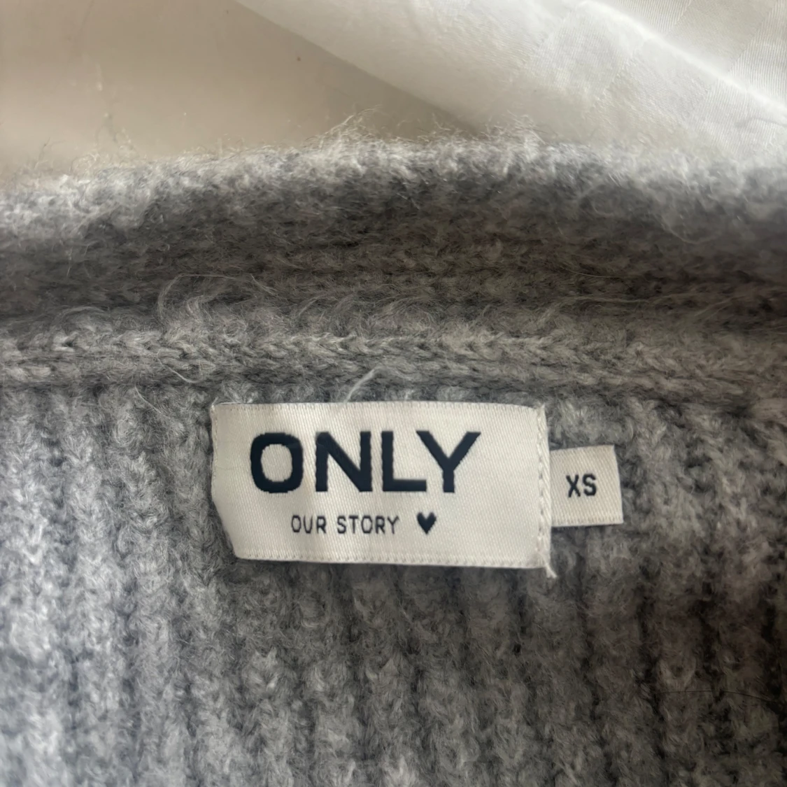 Grå omlottkofta från ONLY XS - 1