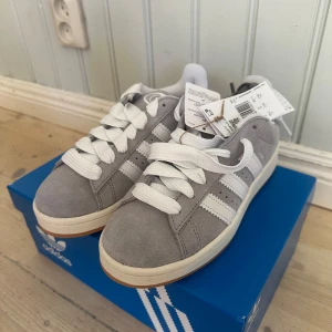 Adidas Campus 00s - Jag säljer mina helt nya Campus då de var för små! Nyskick