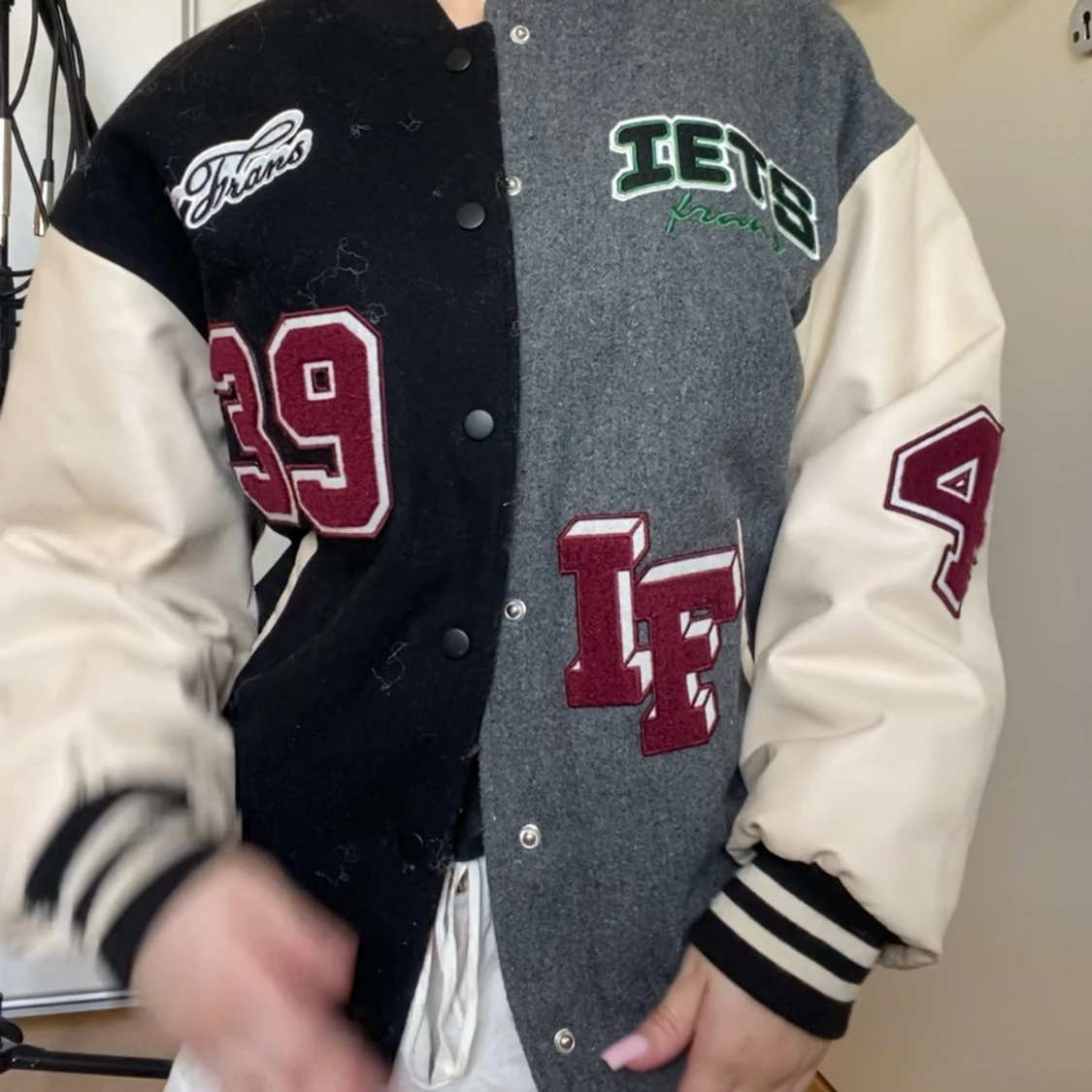 Collegejacka från Iets Frans, svart/grå