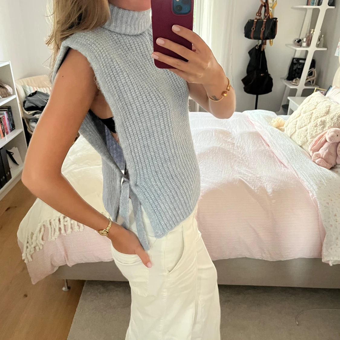 Ljusblå stickad ärmlös polotopp - 1