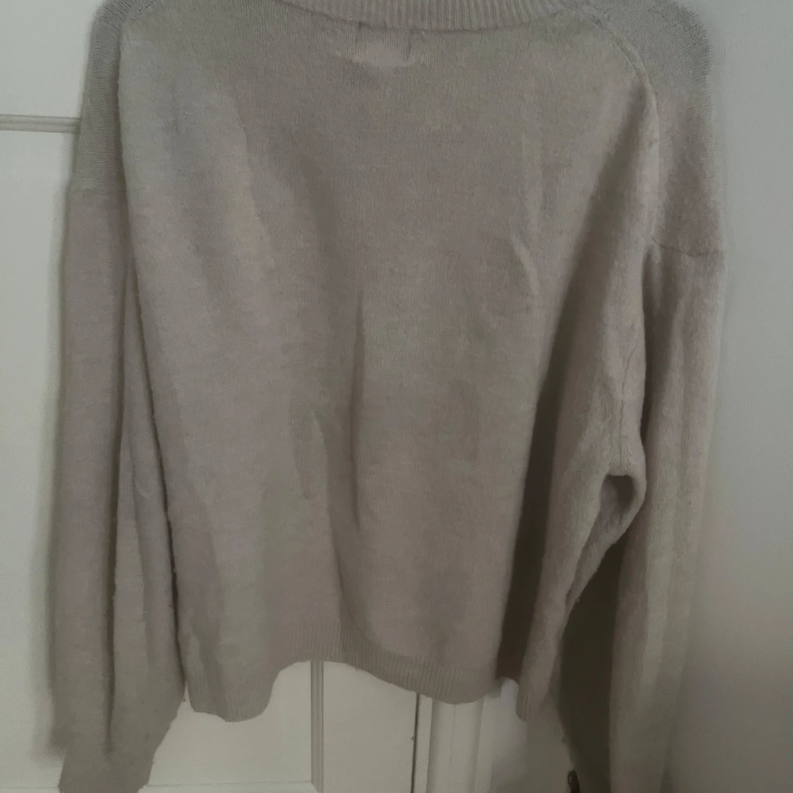 Beige stickad tröja från H&M - 1