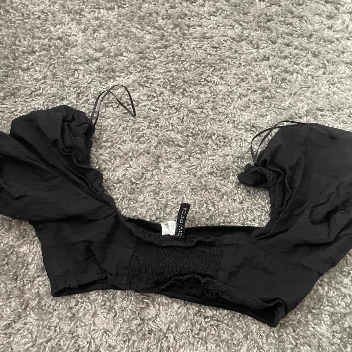 Svart croppad topp från H&M Divided - 1