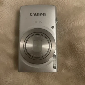 Canon ixus 175 - Använd förut men har ej repor på kameran. Har ej använt sen 2019. Batteri och simkort inkluderat.