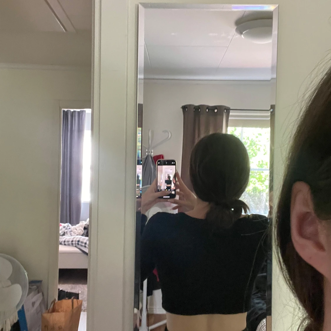 Svart croppad långärmad topp SHEIN - 1